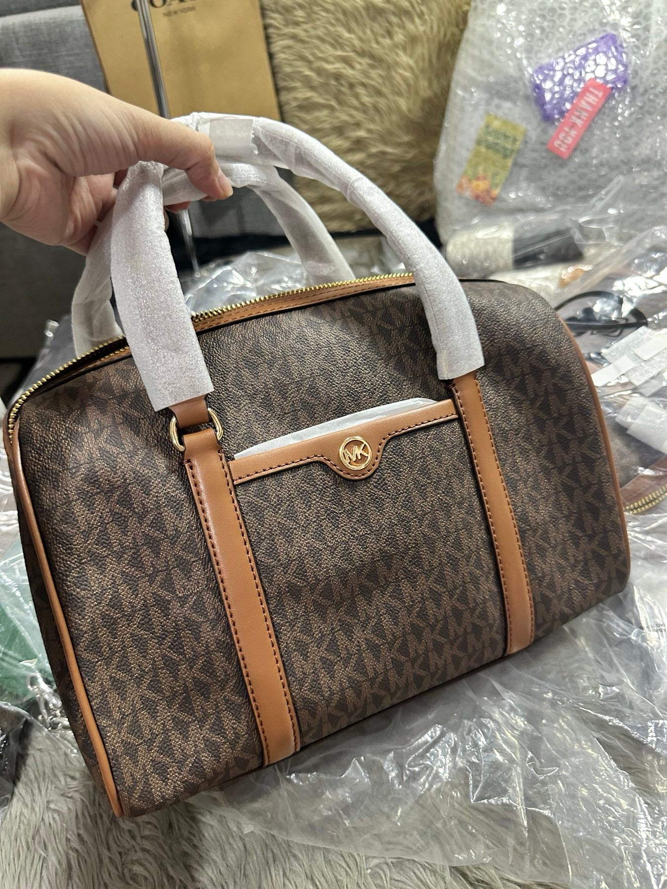 AUTHENTIC/ORIGINAL MK Jet Set Travel Medium Duffle Satchel Crossbody Bag in Brown
