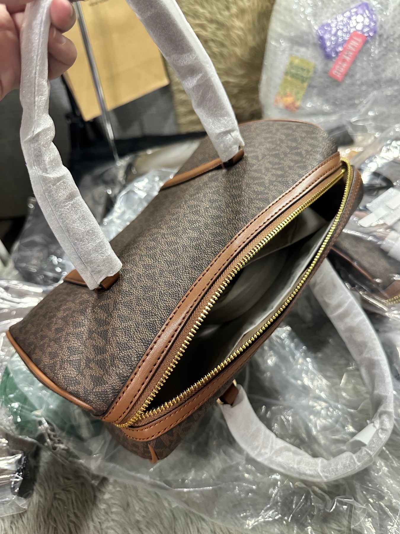 AUTHENTIC/ORIGINAL MK Jet Set Travel Medium Duffle Satchel Crossbody Bag in Brown