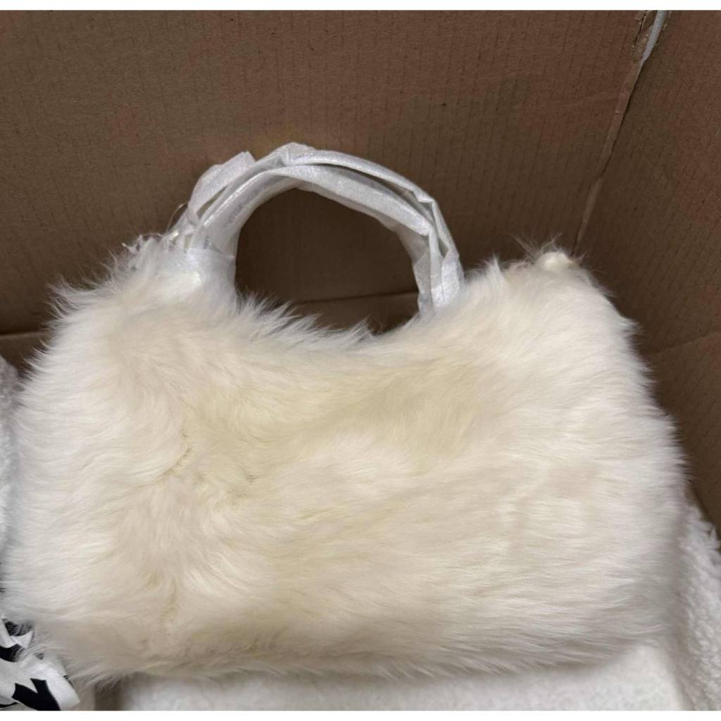 ORIG & IMPORTED CCH RARE RETAIL juliet medium shoulder shearling fur white bag
