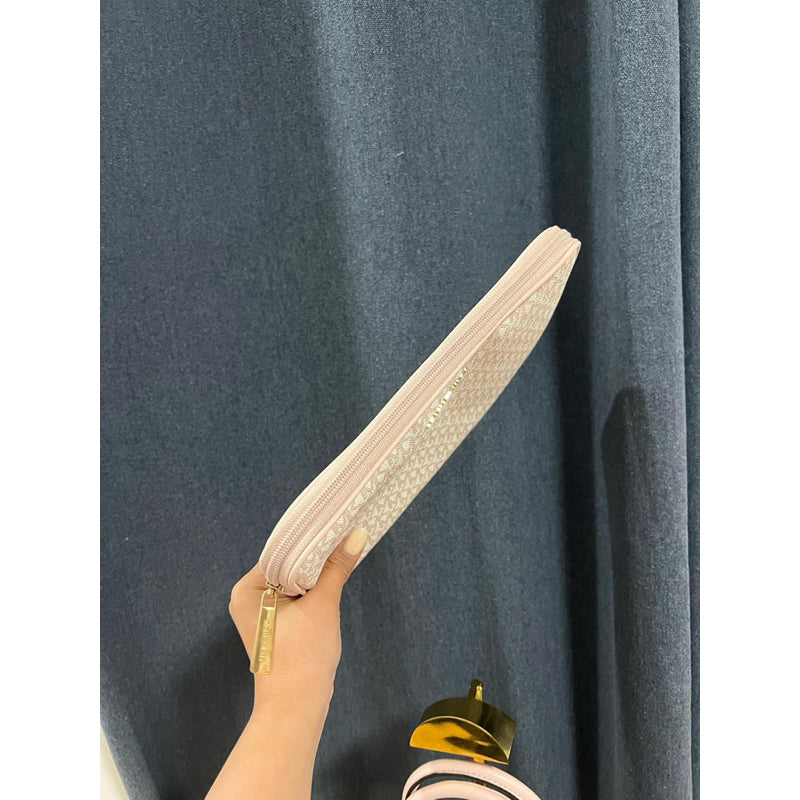 ORIG Preloved MK Ipad Case White/Pink