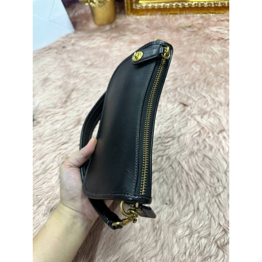 ORIG Preloved CCH Retail Swinger 20 Small Shoulder Black Bag
