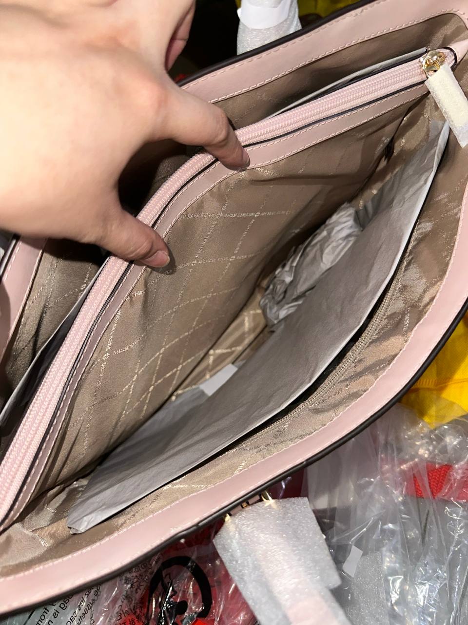 ORIG & IMPORTED Michael Kors MK Voyager Large Signature Logo Tote Bag Pink