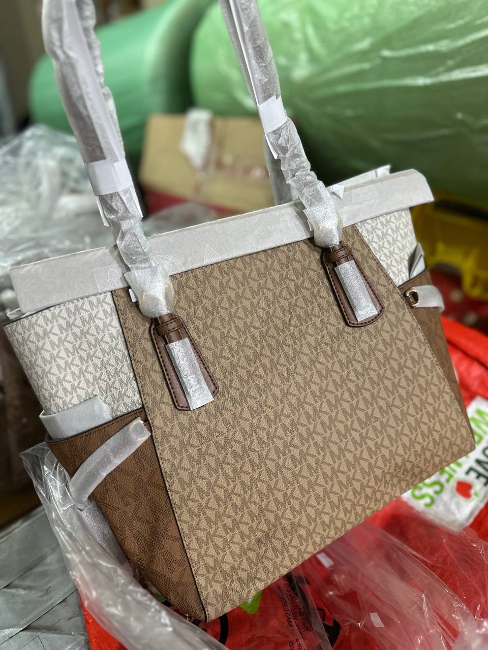 ORIG & IMPORTED Michael Kors MK Voyager Large Signature Logo Tote Bag Camel Brown