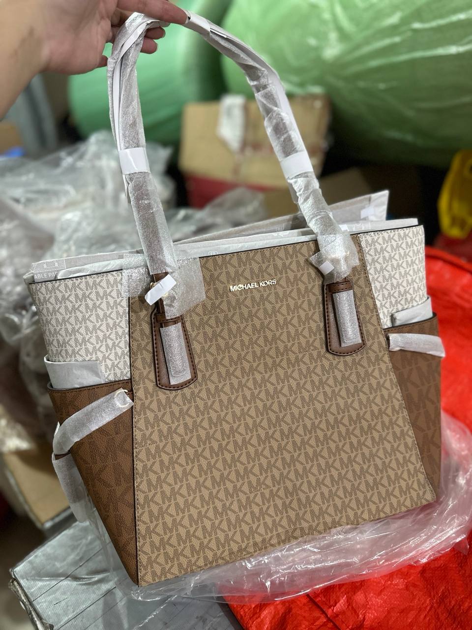 ORIG & IMPORTED Michael Kors MK Voyager Large Signature Logo Tote Bag Camel Brown