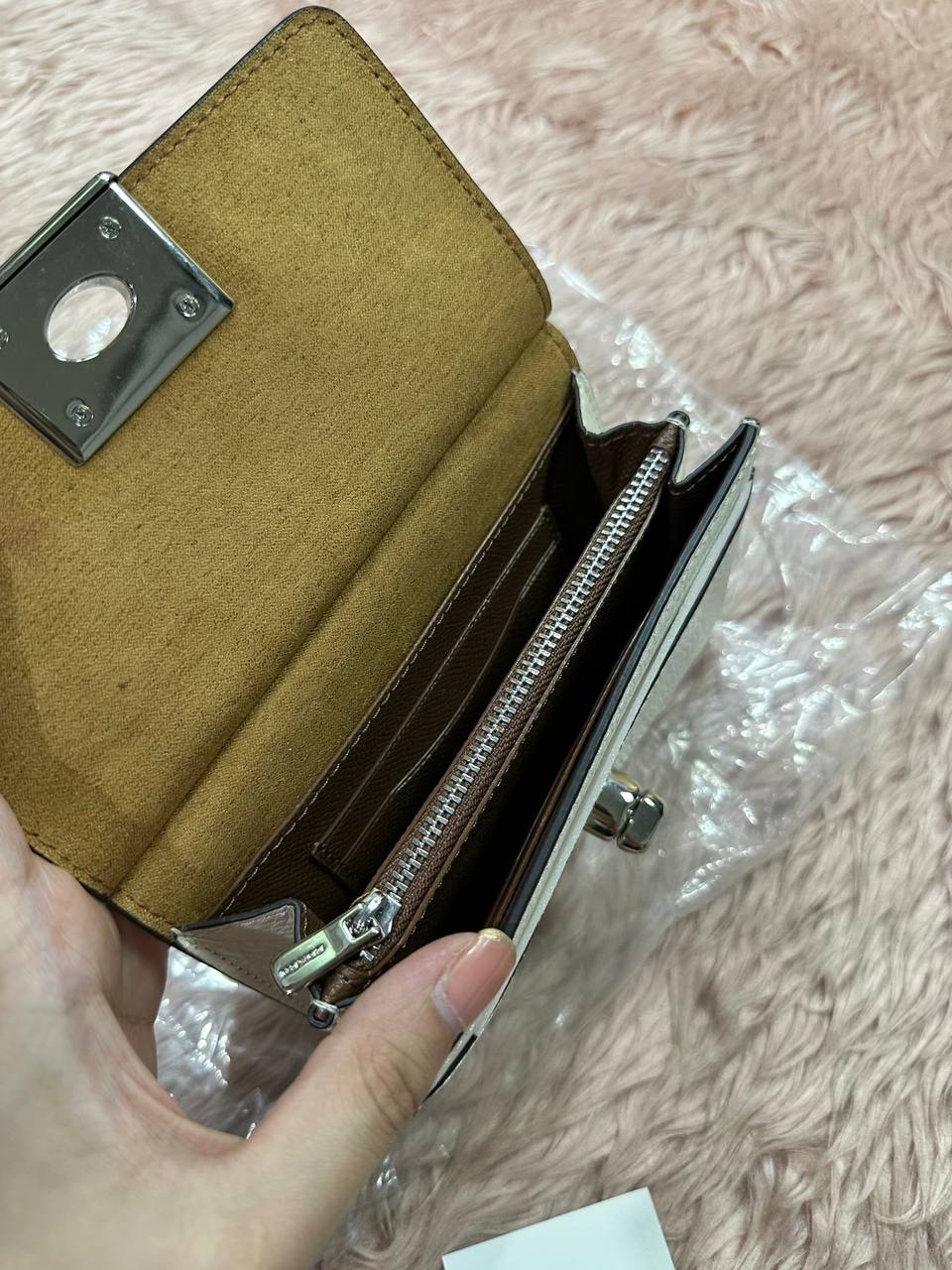 ORIG & IMPORTED COACH Cassidy Turnlock Medium Wallet With Rivets White