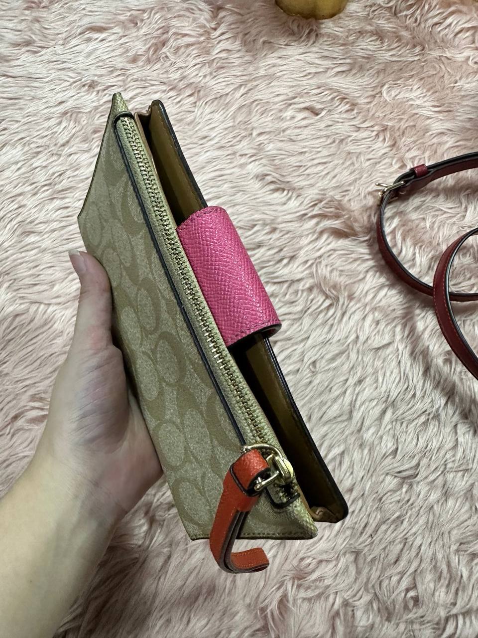 AUTHENTIC/ORIGINAL Preloved COACH Phone Tech Wallet Khaki Pink