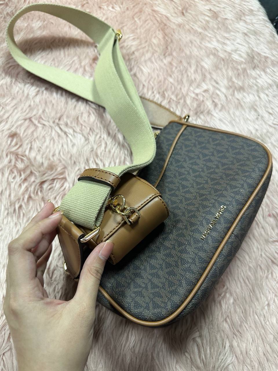 AUTHENTIC/ORIGINAL Preloved MK Jet Set Medium Signature Logo Crossbody Brown Bag with Case for AirPods