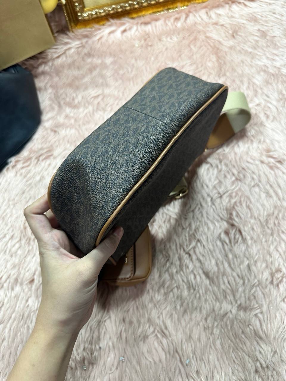 AUTHENTIC/ORIGINAL Preloved MK Jet Set Medium Signature Logo Crossbody Brown Bag with Case for AirPods