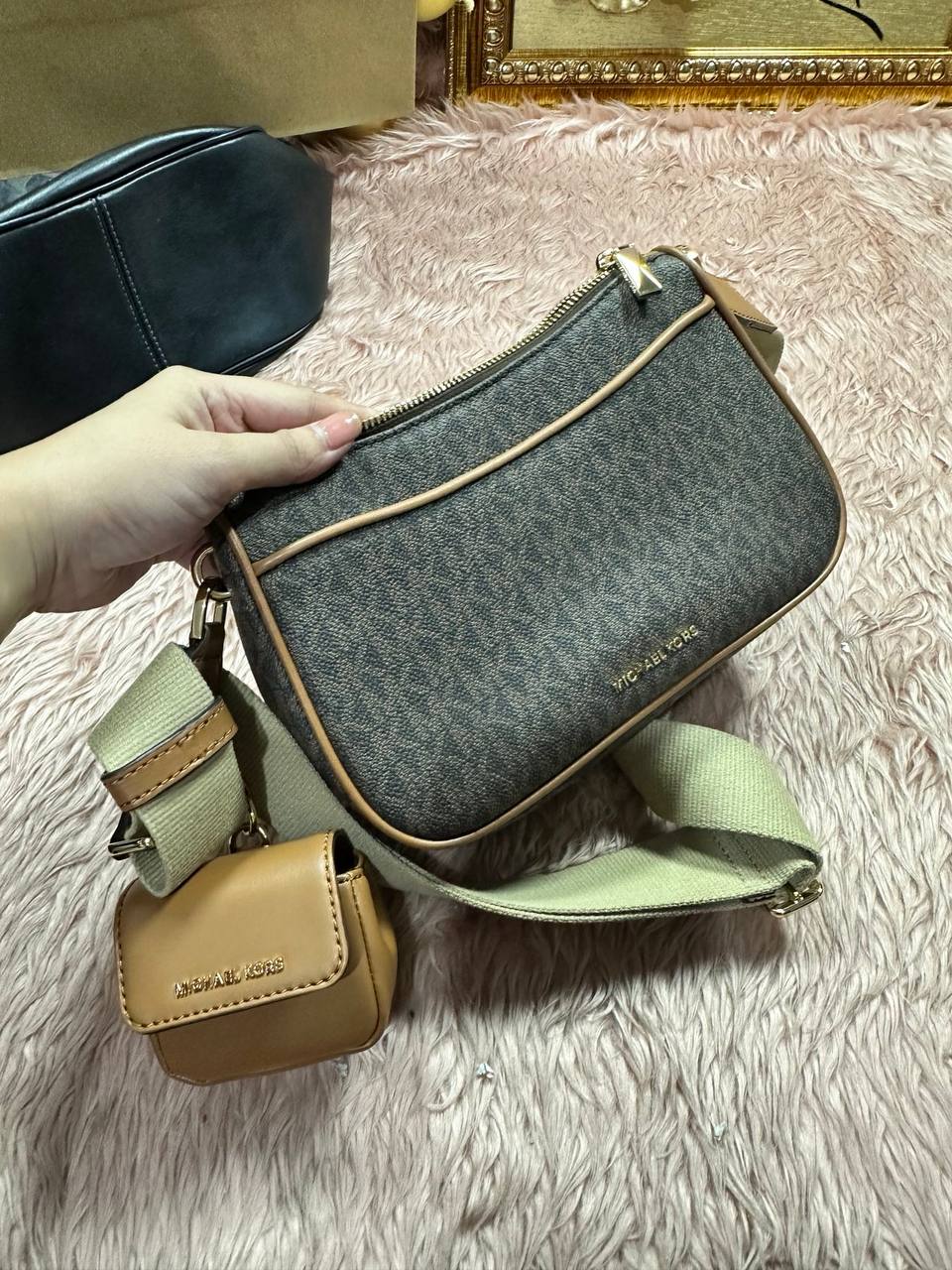 AUTHENTIC/ORIGINAL Preloved MK Jet Set Medium Signature Logo Crossbody Brown Bag with Case for AirPods