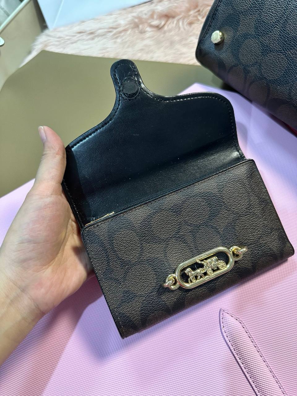 AUTHENTIC/ORIGINAL Preloved COACH Jade Medium Envelope Wallet Brown