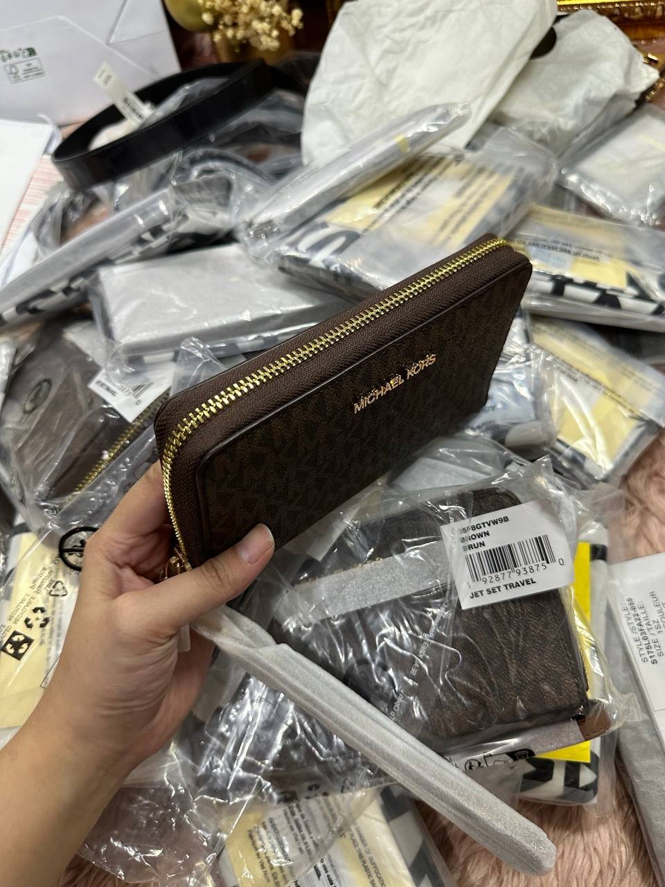 ORIG & IMPORTED MICHAEL KORS MK Jet Set Large Multifunction Phone Case Wristlet Wallet Brown