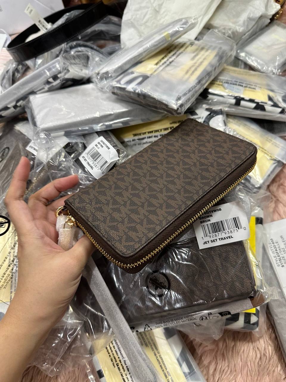 ORIG & IMPORTED MICHAEL KORS MK Jet Set Large Multifunction Phone Case Wristlet Wallet Brown
