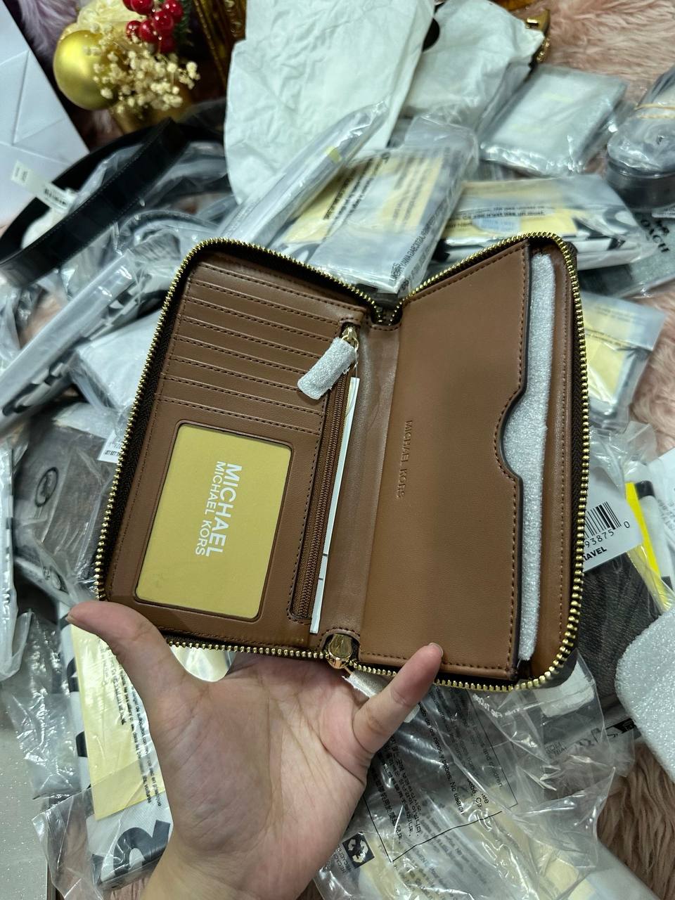 ORIG & IMPORTED MICHAEL KORS MK Jet Set Large Multifunction Phone Case Wristlet Wallet Brown
