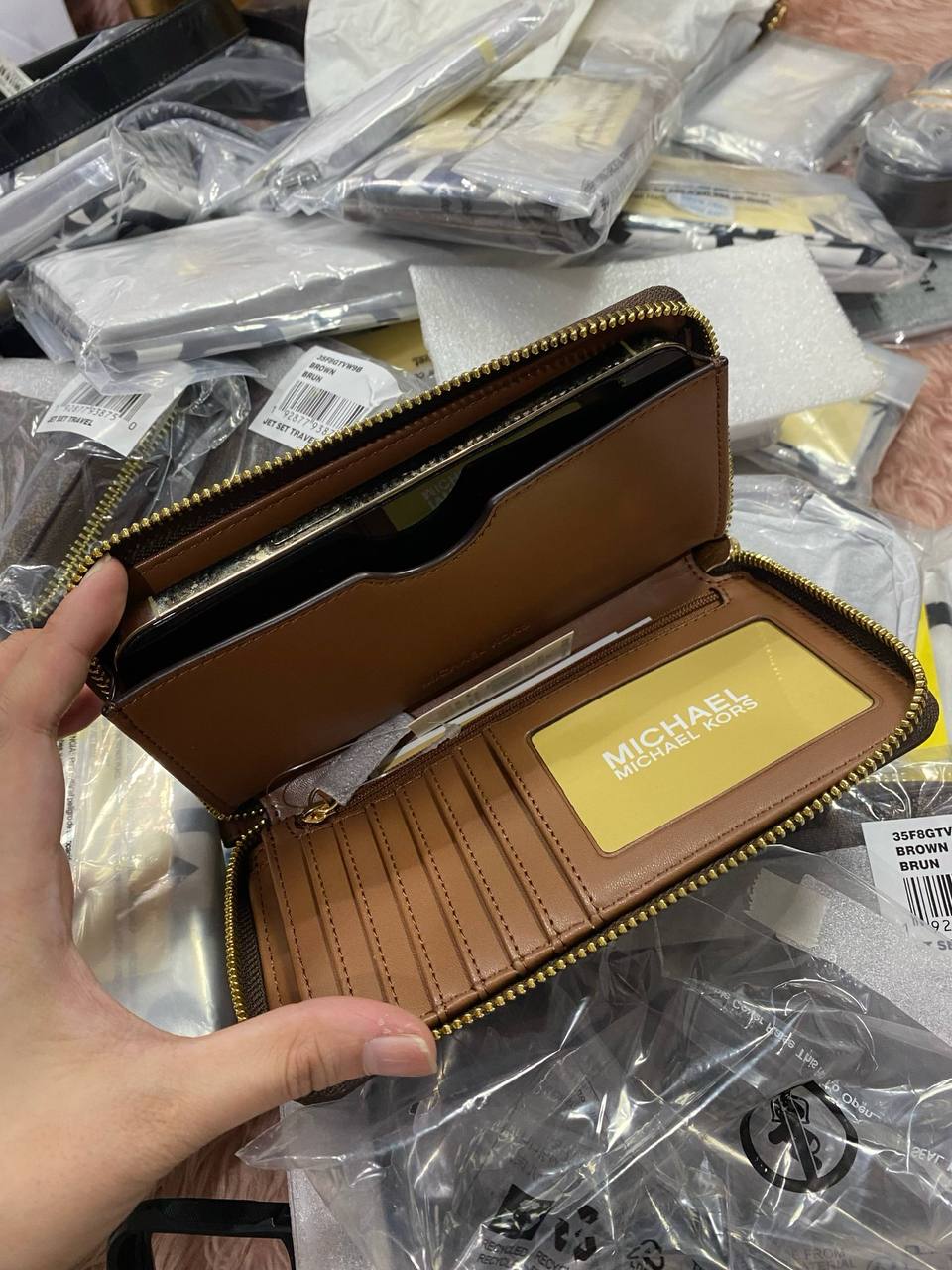 ORIG & IMPORTED MICHAEL KORS MK Jet Set Large Multifunction Phone Case Wristlet Wallet Brown