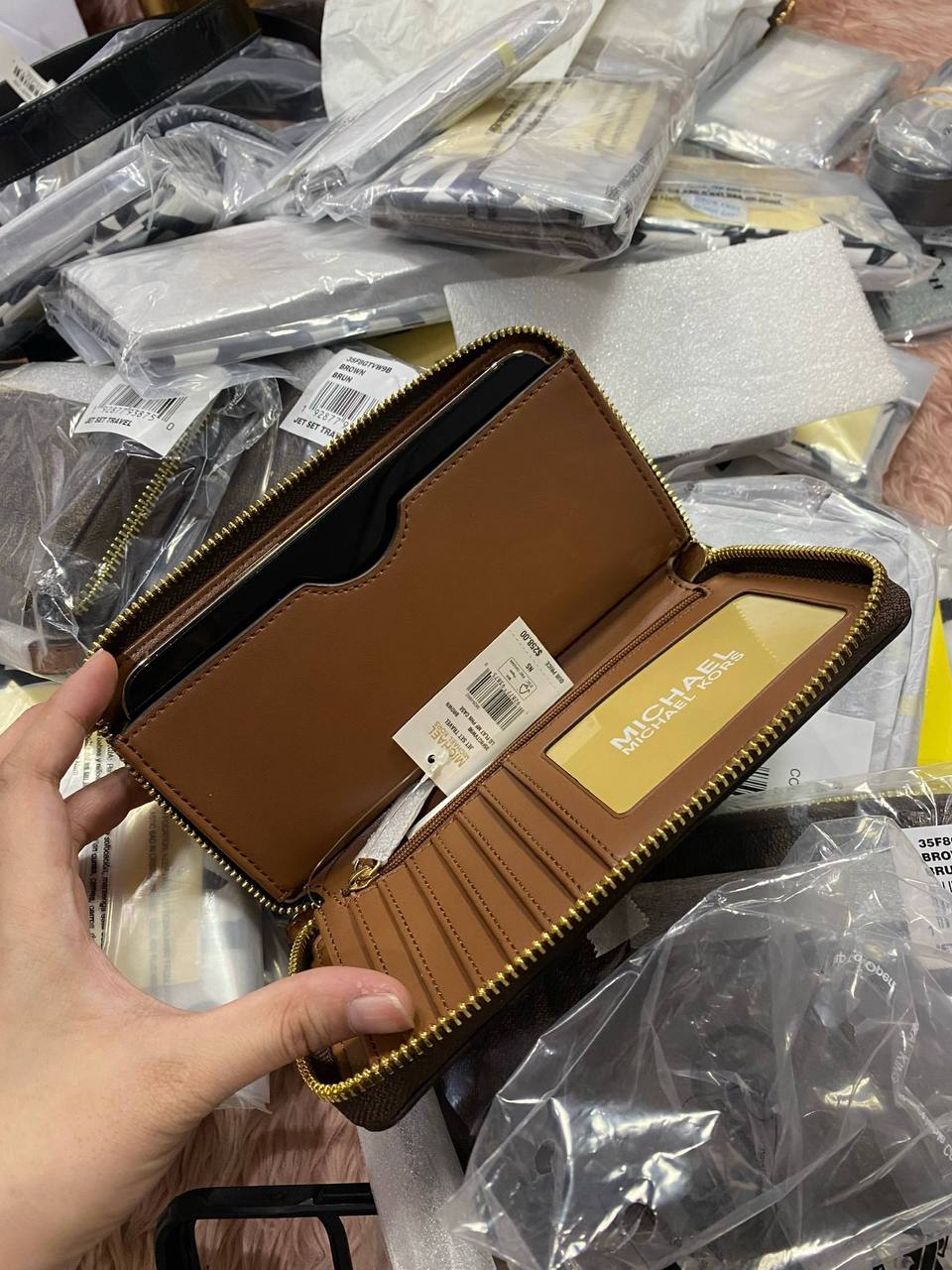 ORIG & IMPORTED MICHAEL KORS MK Jet Set Large Multifunction Phone Case Wristlet Wallet Brown