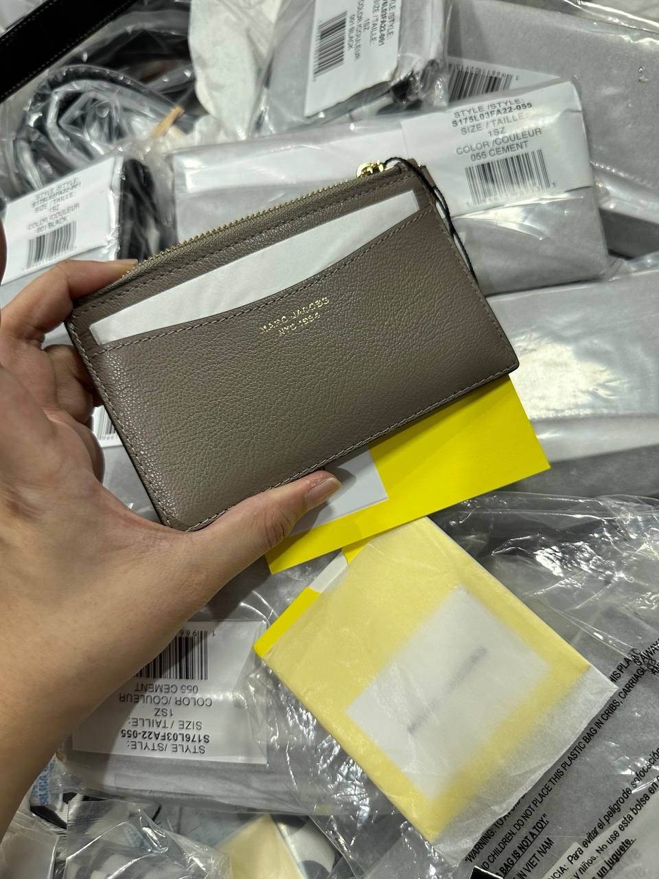 ORIG & IMPORTED MARC JACOBS MJ The Top Zip Wristlet Wallet Taupe / Black