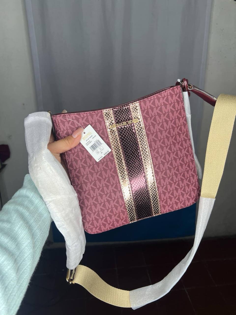ORIG & IMPORTED Michael Kors MK Jet Set Travel Small Signature Logo and Metallic Messenger Bag Oxblood/Vanilla White