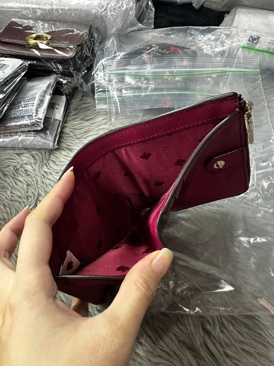 ORIG & IMPORTED Kate Spade KS Eva Small L-Zip Bifold Wallet in Cherrywood Red