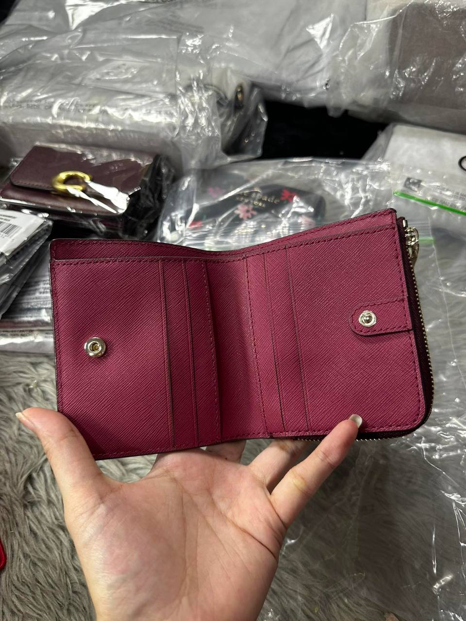 ORIG & IMPORTED Kate Spade KS Eva Small L-Zip Bifold Wallet in Cherrywood Red