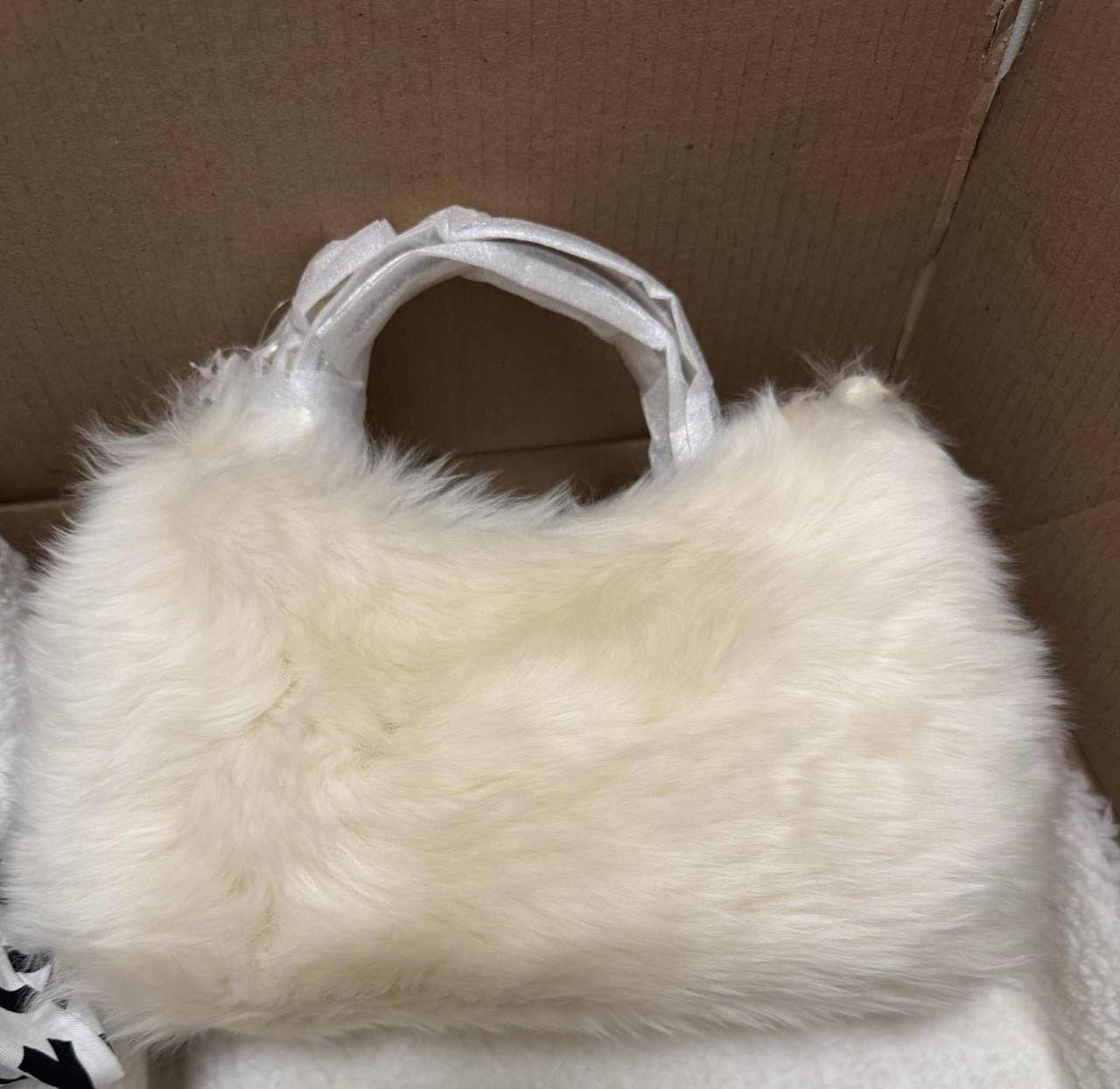 ORIG & IMPORTED Coach RARE RETAIL juliet medium shoulder shearling fur white bag
