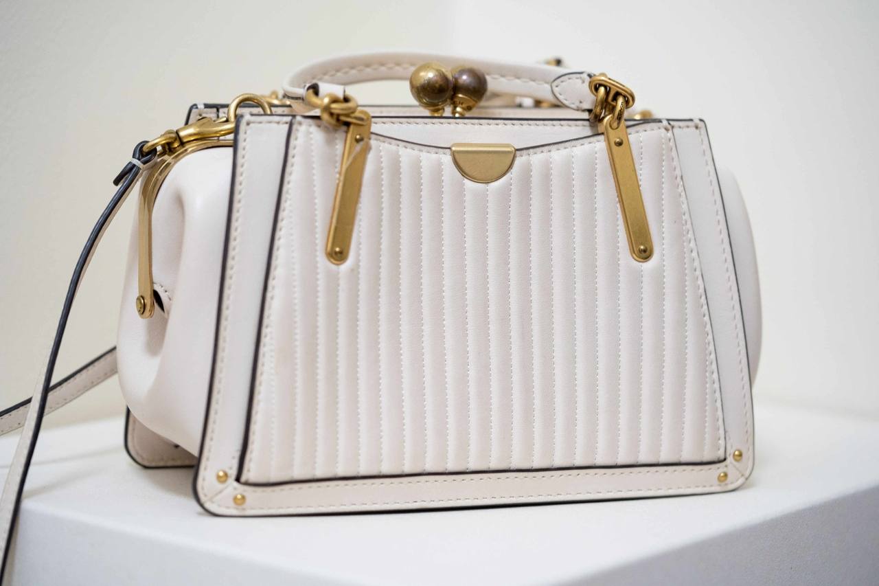 ORIG Preloved Coach RARE Retail Kisslock Dreamer 21 With Quilting And Rivets Mini White Bag