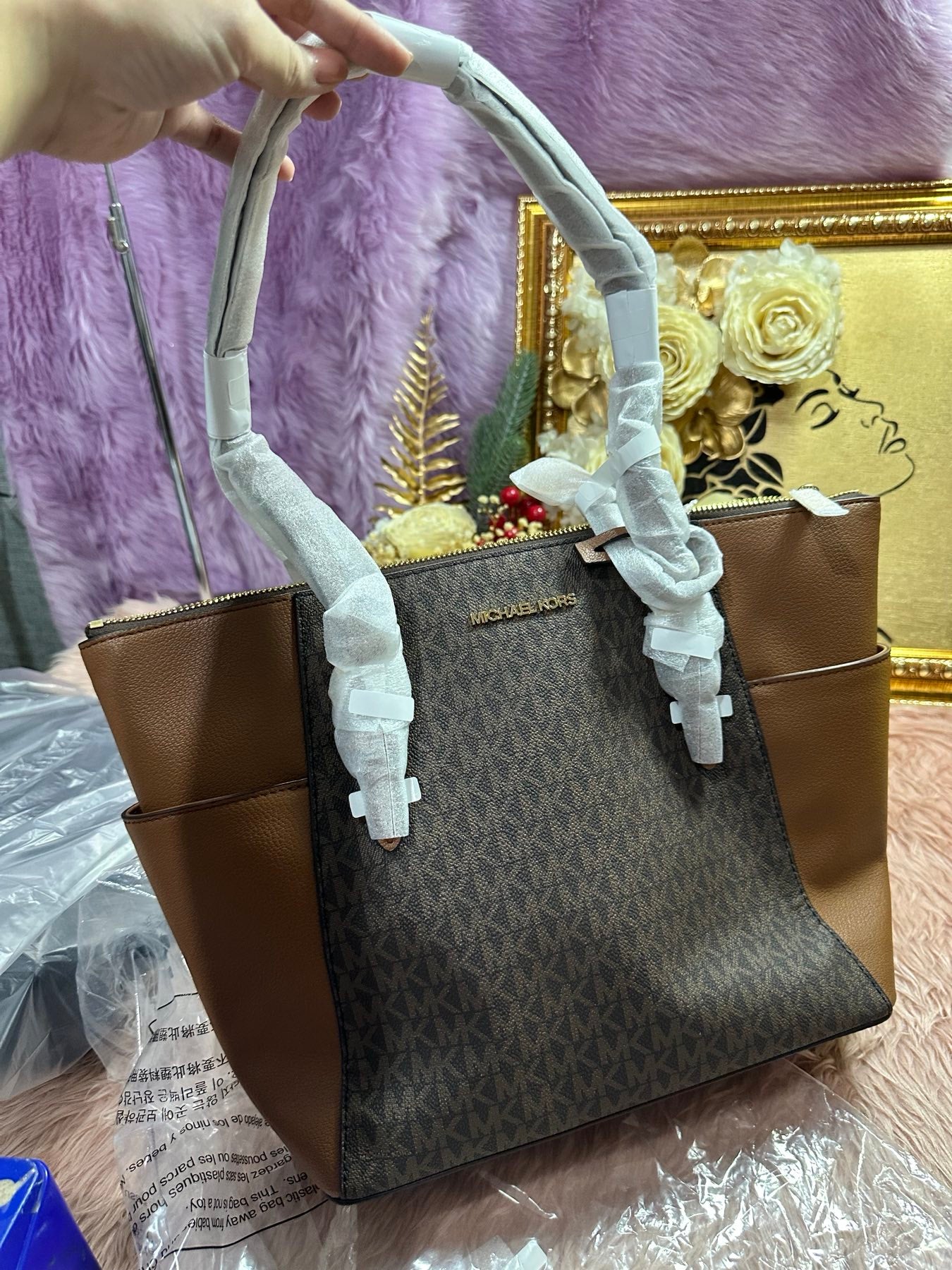 ORIG & IMPORTED MK Charlotte Large Logo and Leather Top-Zip Tote Bag Brown Vanilla White