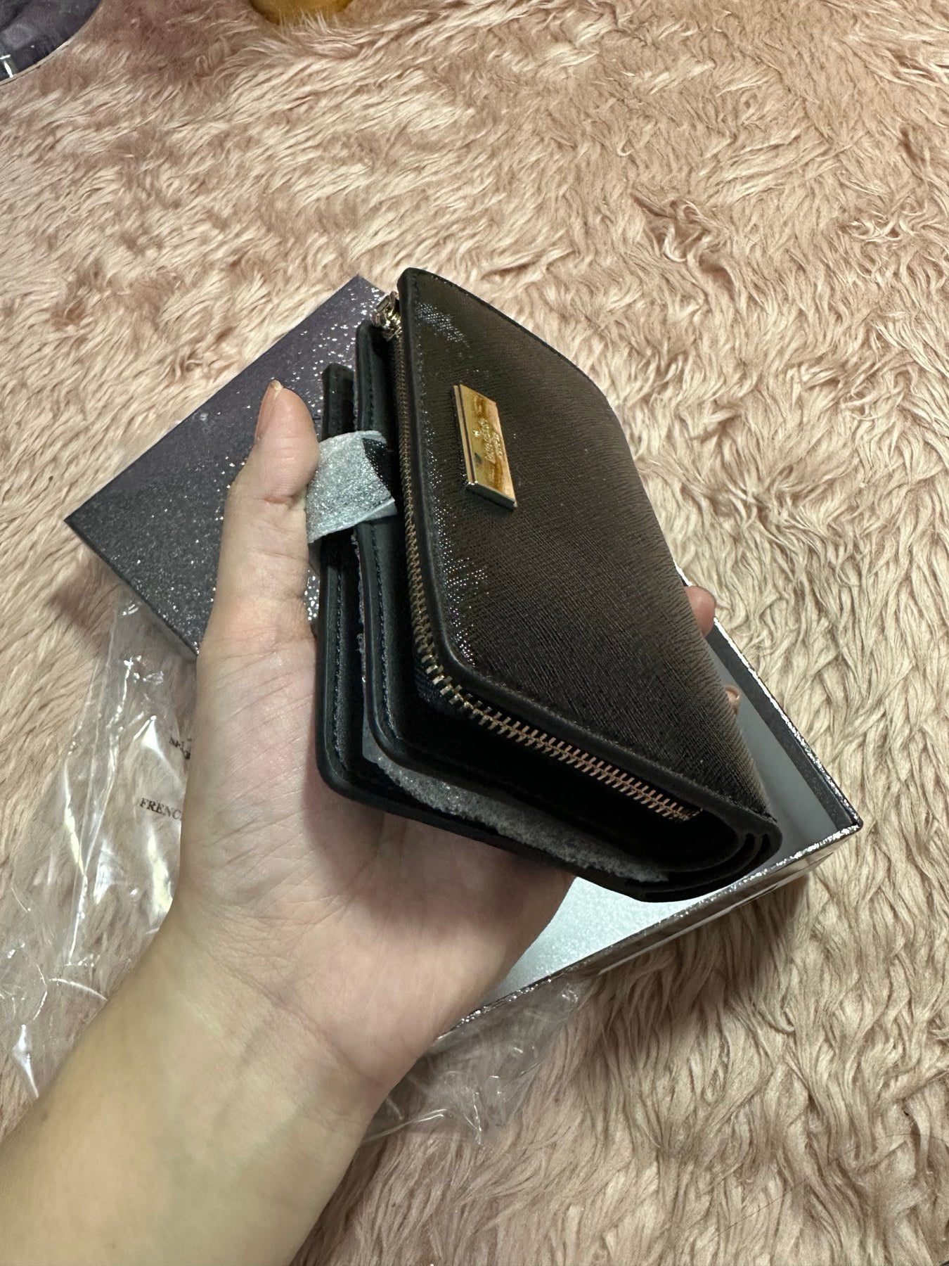 ORIG & IMPORTED KS Kenzie Boxed Medium Compact Wallet Black