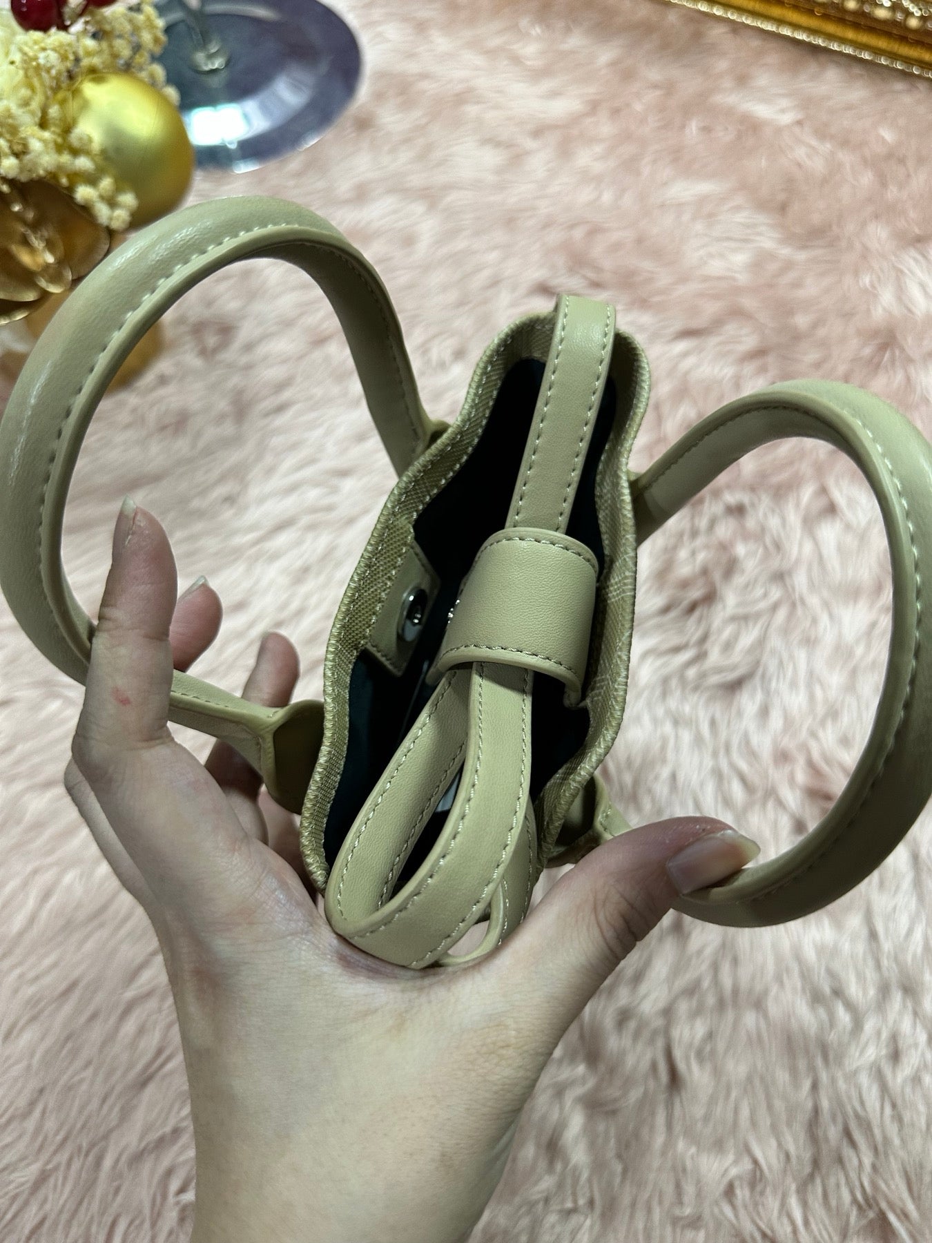 AUTHENTIC/ORIGINAL Preloved Lacoste Vertical Mini Bag Viennois Beige