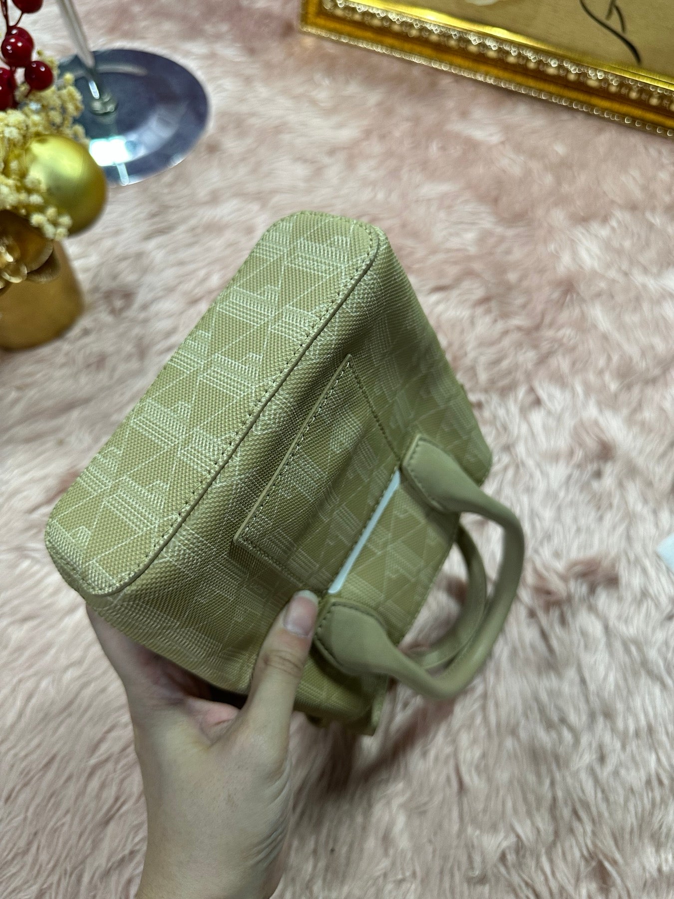 AUTHENTIC/ORIGINAL Preloved Lacoste Vertical Mini Bag Viennois Beige