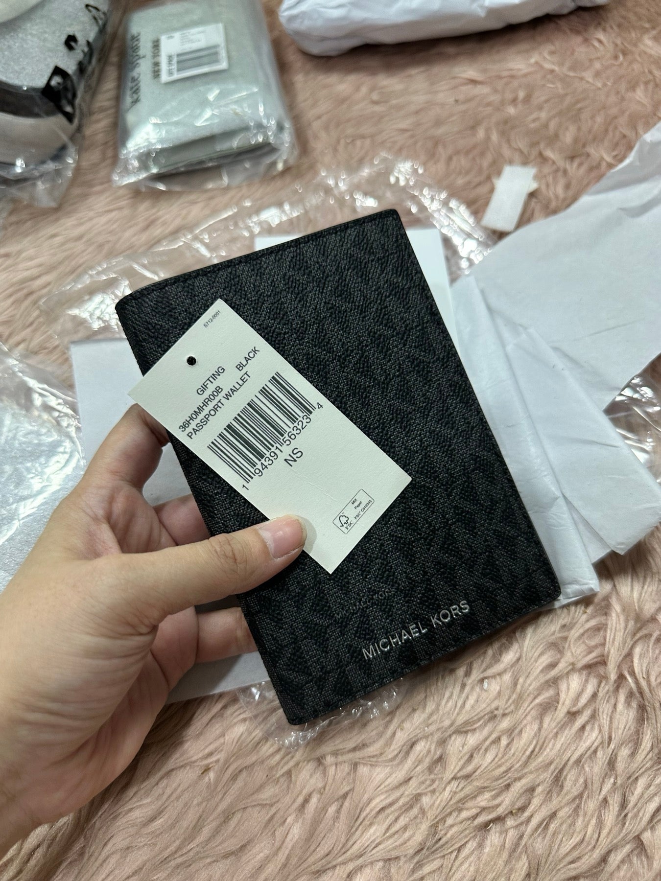 ORIG & IMPORTED MICHAEL KORS MK Logo Passport Wallet Black