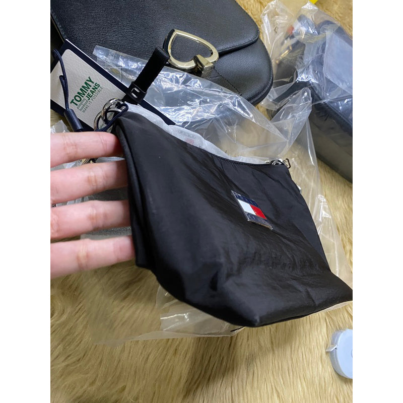 AUTHENTIC/ORIGINAL Tommy Hilfiger TJW Summer Nylon Shoulder Bag Black