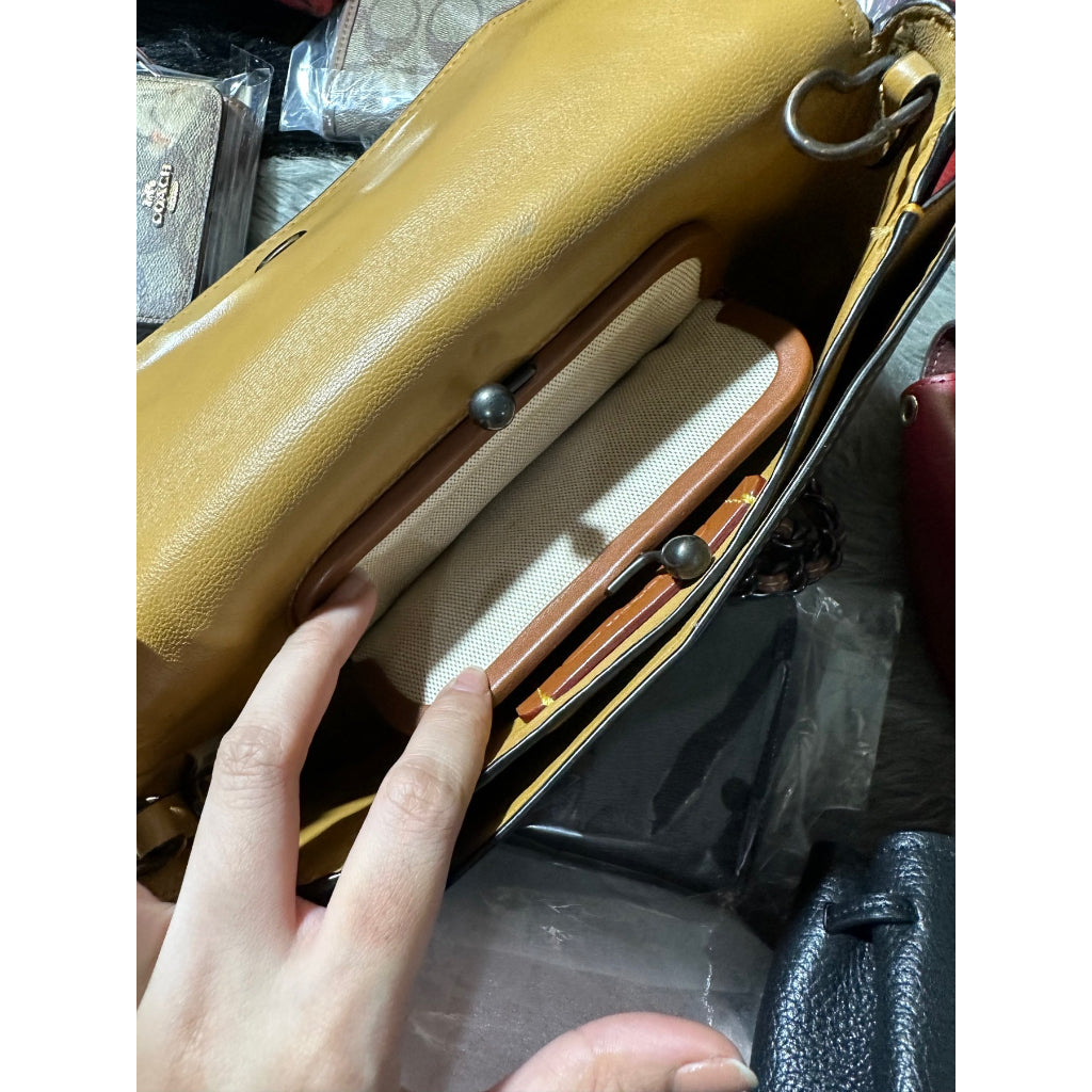 SALE! ❤️ AUTHENTIC/ORIGINAL Coach Dinky Black Retail Small Clutch Bag