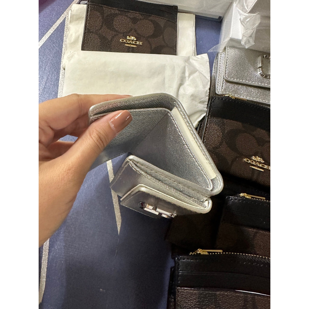 SALE! ❤️ AUTHENTIC/ORIGINAL Marc Jacobs The Snapshot Mini Trifold Wallet in Metallic Silver