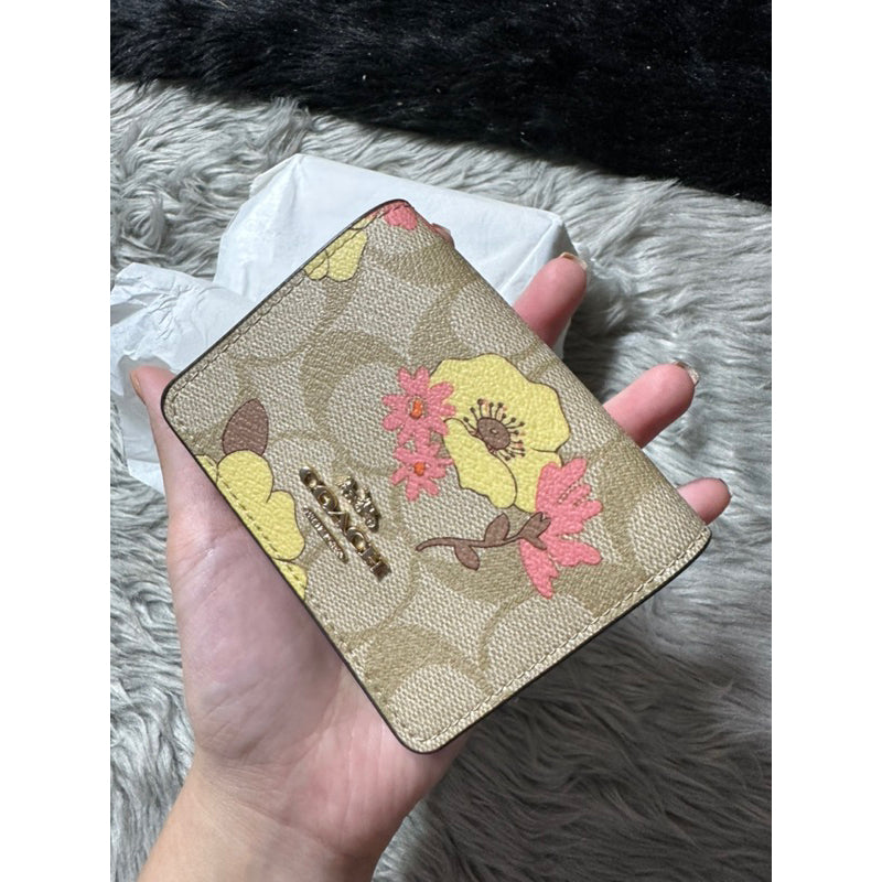 AUTHENTIC/ORIGINAL Coach Mini Wallet On A Chain Micro Bag With Floral Cluster Print Light Khaki