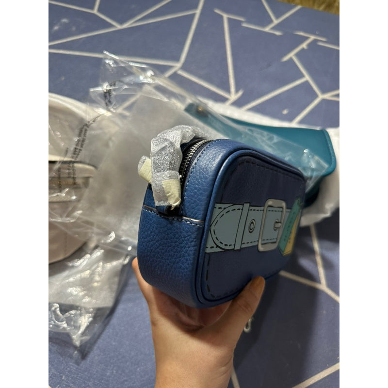 AUTHENTIC/ORIGINAL Coach Jamie Wristlet With Trompe L'oeil Print Blue Mini Bag