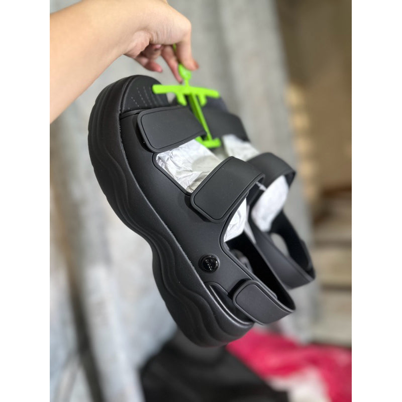 AUTHENTIC/ORIGINAL Crocs Skyline Chunky Wedge Platform Sandals in Black