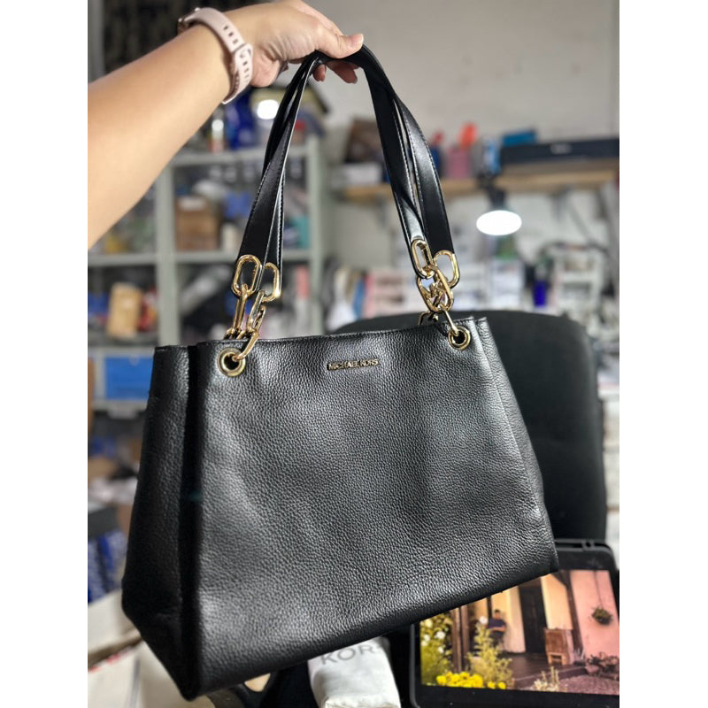 AUTHENTIC/ORIGINAL Michael K0rs MK Trisha Large Pebbled Leather Shoulder Bag Black