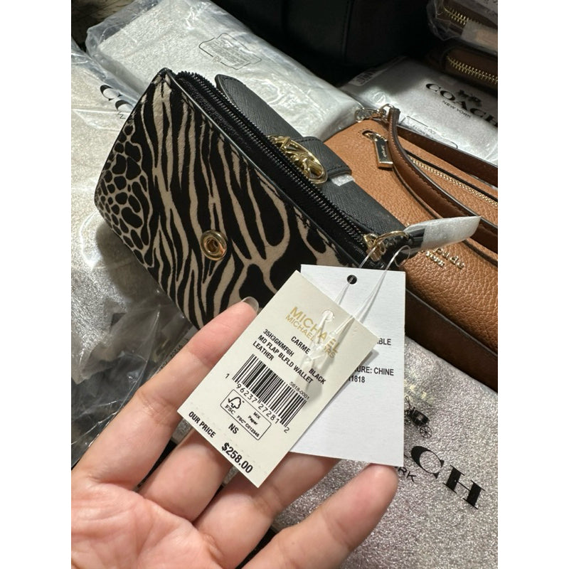 AUTHENTIC/ORIGINAL Michael K0rs MK Carmen Medium Logo and Faux Leather Wallet