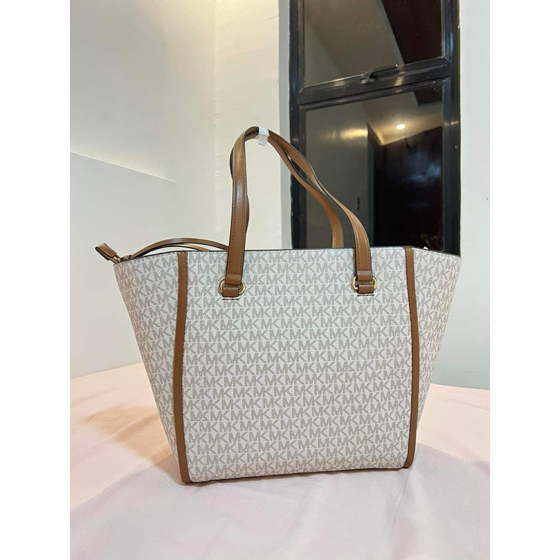 AUTHENTIC/ORIGINAL Michael K0rs MK Carine Medium Logo Tote Vanilla Bag