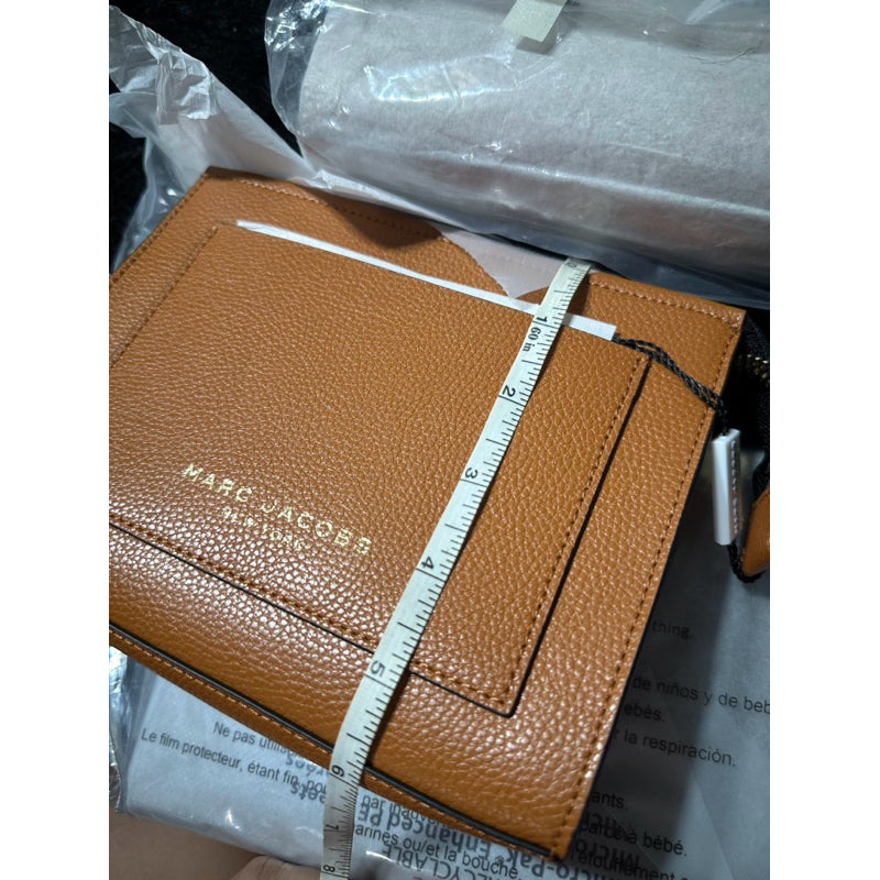 AUTHENTIC/ORIGINAL Marc Jacobs MJ The Grind Leather Cosmetic Pouch Brown Smoked Almond