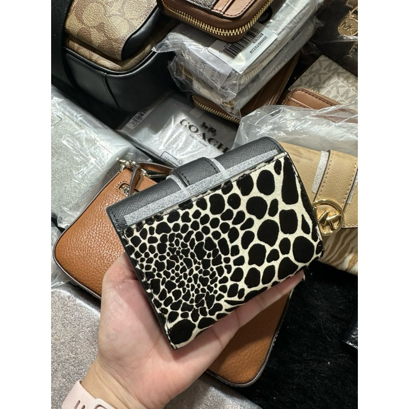 AUTHENTIC/ORIGINAL Michael K0rs MK Carmen Medium Logo and Faux Leather Wallet