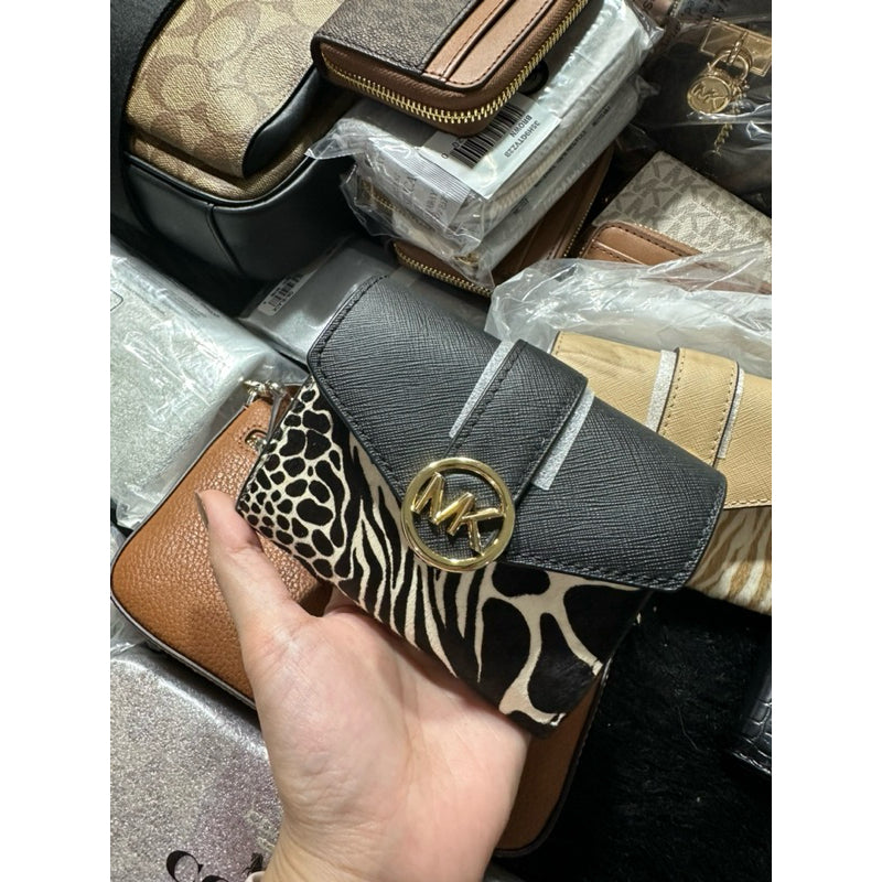 AUTHENTIC/ORIGINAL Michael K0rs MK Carmen Medium Logo and Faux Leather Wallet