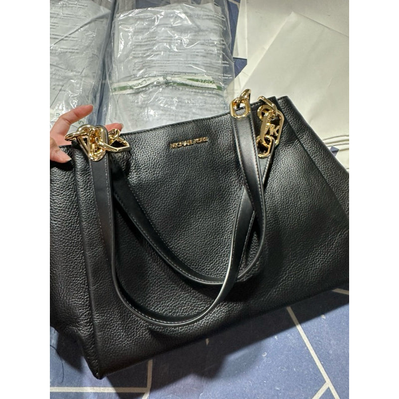 AUTHENTIC/ORIGINAL Michael K0rs MK Trisha Large Pebbled Leather Shoulder Bag Black