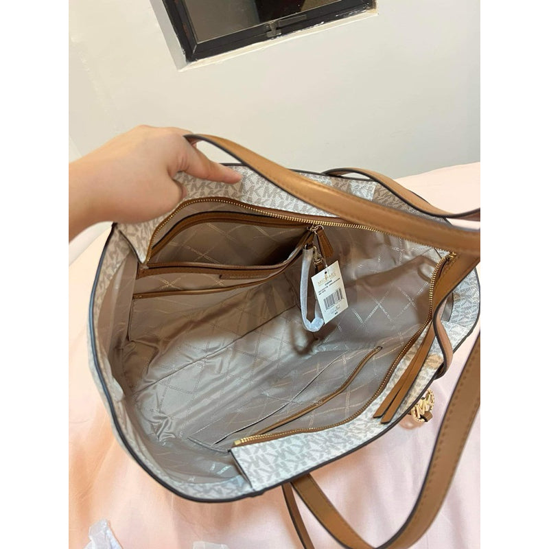 AUTHENTIC/ORIGINAL Michael K0rs MK Carine Medium Logo Tote Vanilla Bag