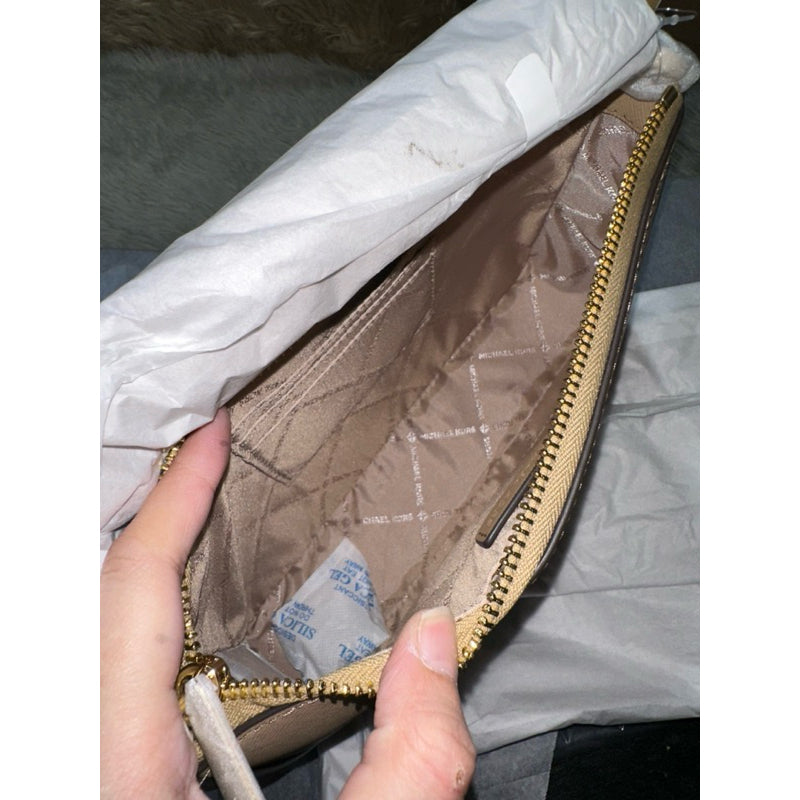 AUTHENTIC/ORIGINAL Michael K0rs MK Jet Set Medium Saffiano Leather Crossbody Bag in Beige Brown