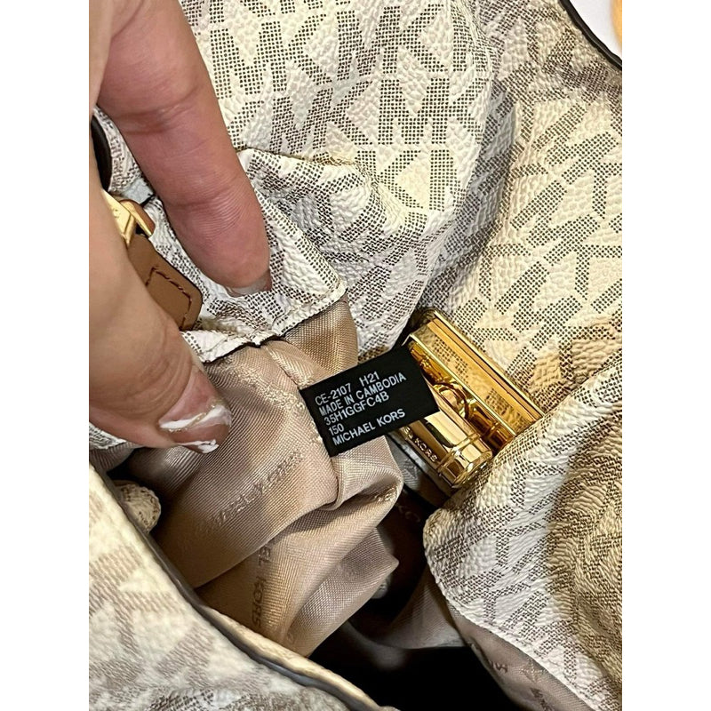 AUTHENTIC/ORIGINAL Michael K0rs MK Preloved Signature Large Ruched Clutch Crossbody Bag White