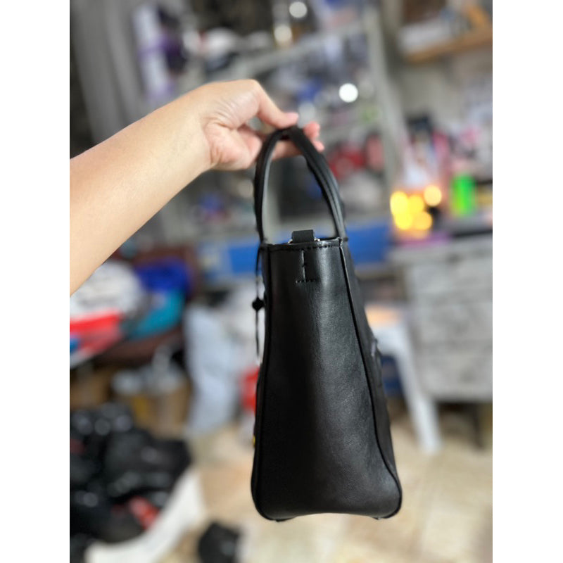 AUTHENTIC/ORIGINAL DKNY Tilly Logo Top Zip Tote Black Bag