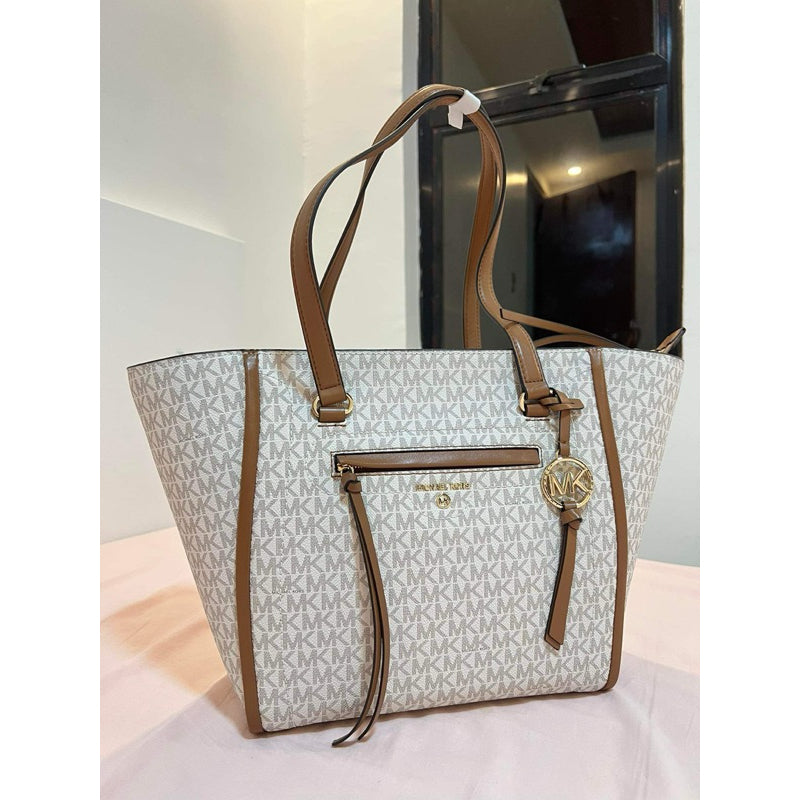 AUTHENTIC/ORIGINAL Michael K0rs MK Carine Medium Logo Tote Vanilla Bag