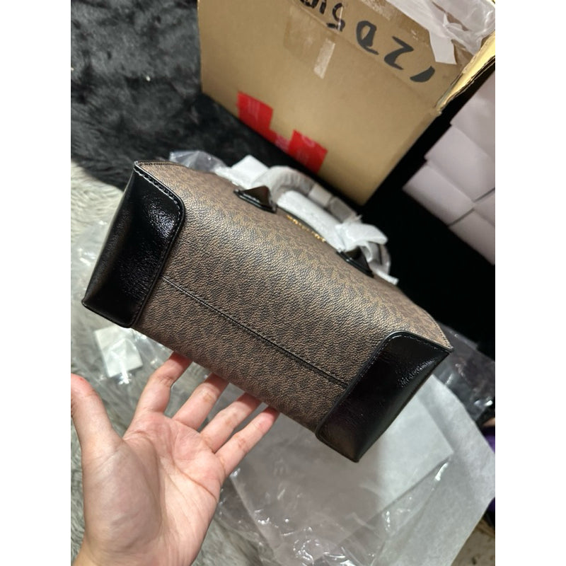 AUTHENTIC/ORIGINAL Michael K0rs MK Mercer Medium Messenger in Signature Brown/Black Bag