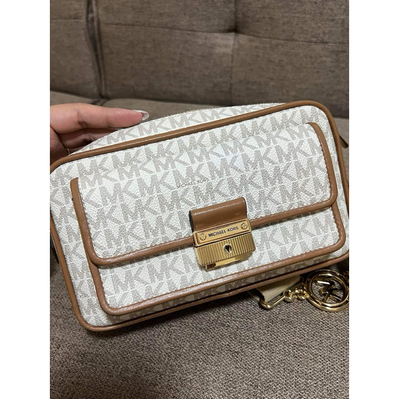 AUTHENTIC/ORIGINAL Michael K0rs MK Preloved Bradshaw Medium Logo Camera Bag White